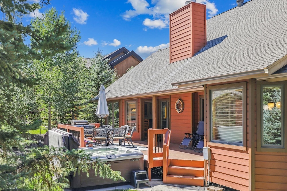Legend Lake Lookout 4 Bedroom Home