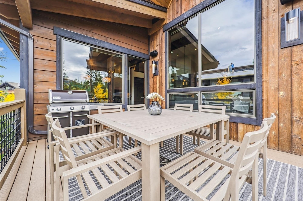 Highwoods At Shock Hill 4 Bedroom Townhouse by RedAwning