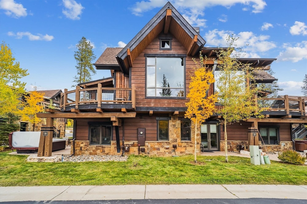 Highwoods At Shock Hill 4 Bedroom Townhouse by RedAwning