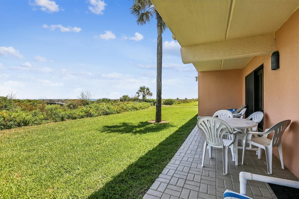 Oceanfront Luxury: 2BR Condo + Pool in St.aug