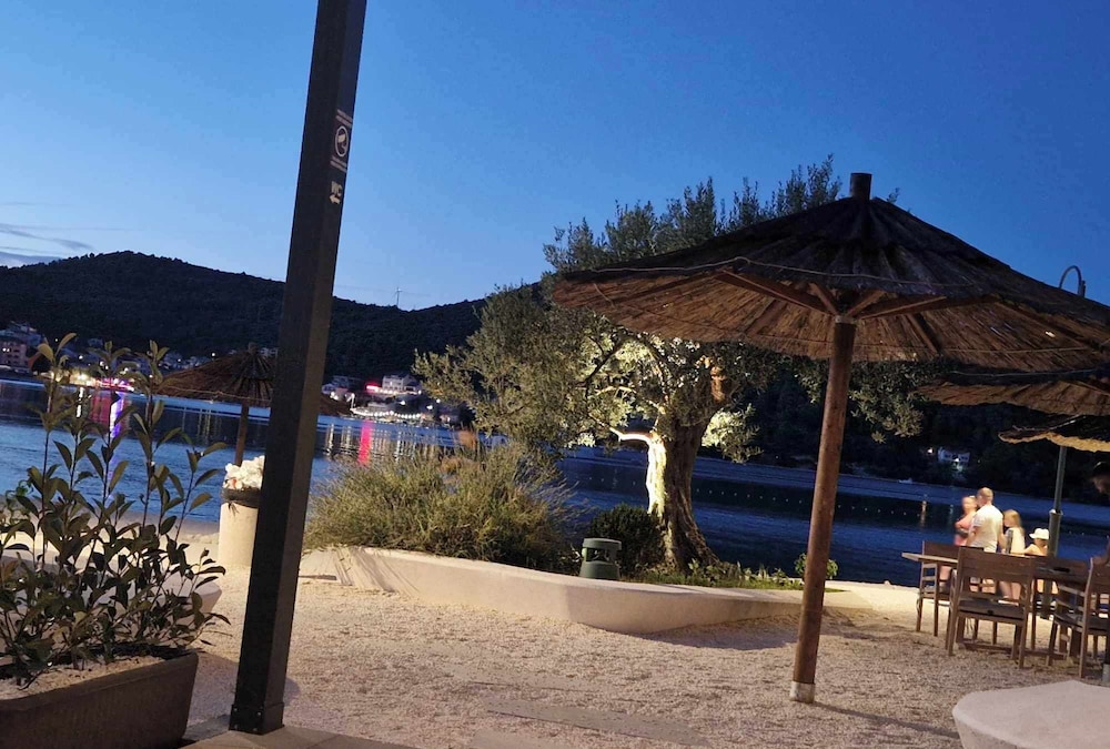 Cute apartment in stone house near sea