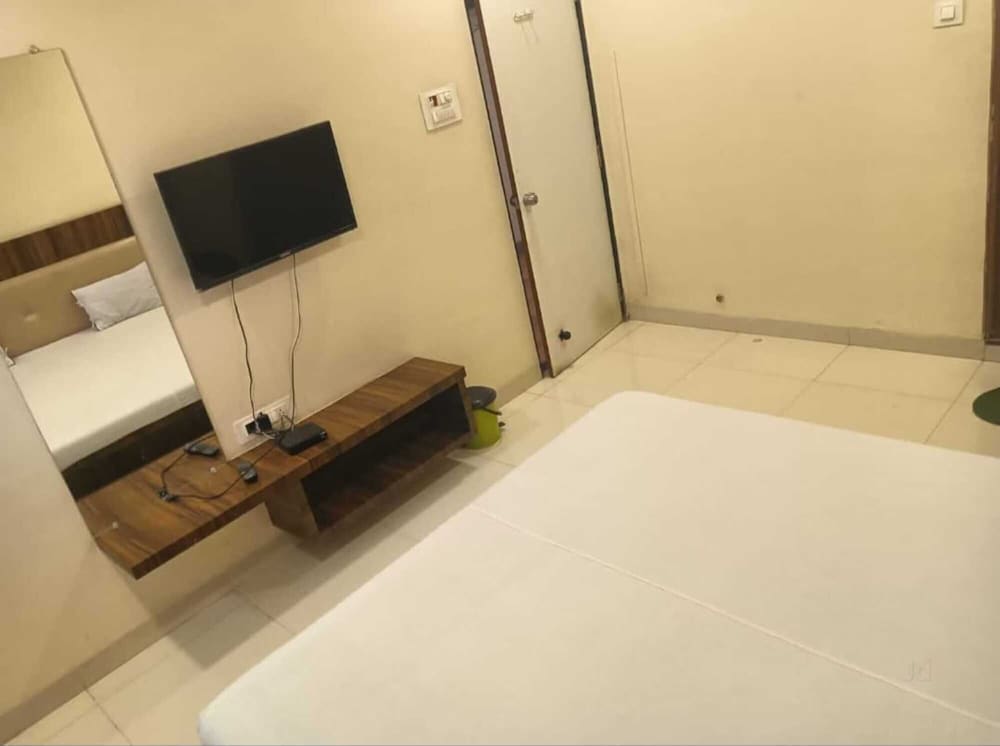 Pushkaraj Lodging