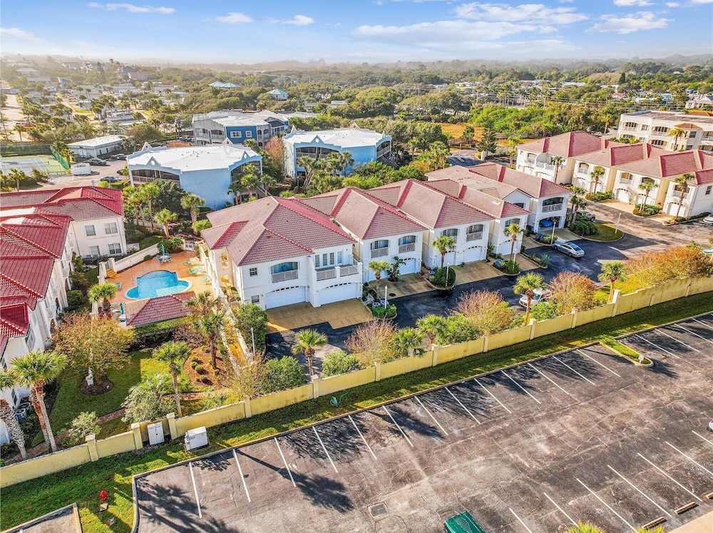 Beachside Bliss: 3BR Coastal Condo w/ Pools & Patio in St. Augustine