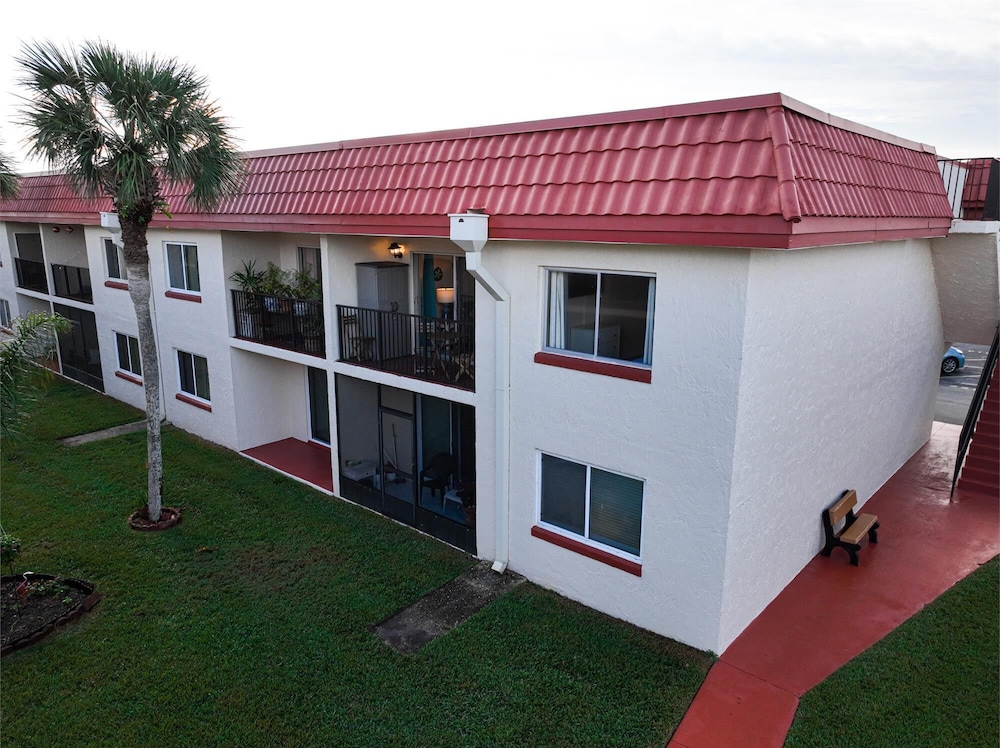 Beachside 2br/2ba Condo w/ Pool, Balcony & Boat Parking in St. Augustine