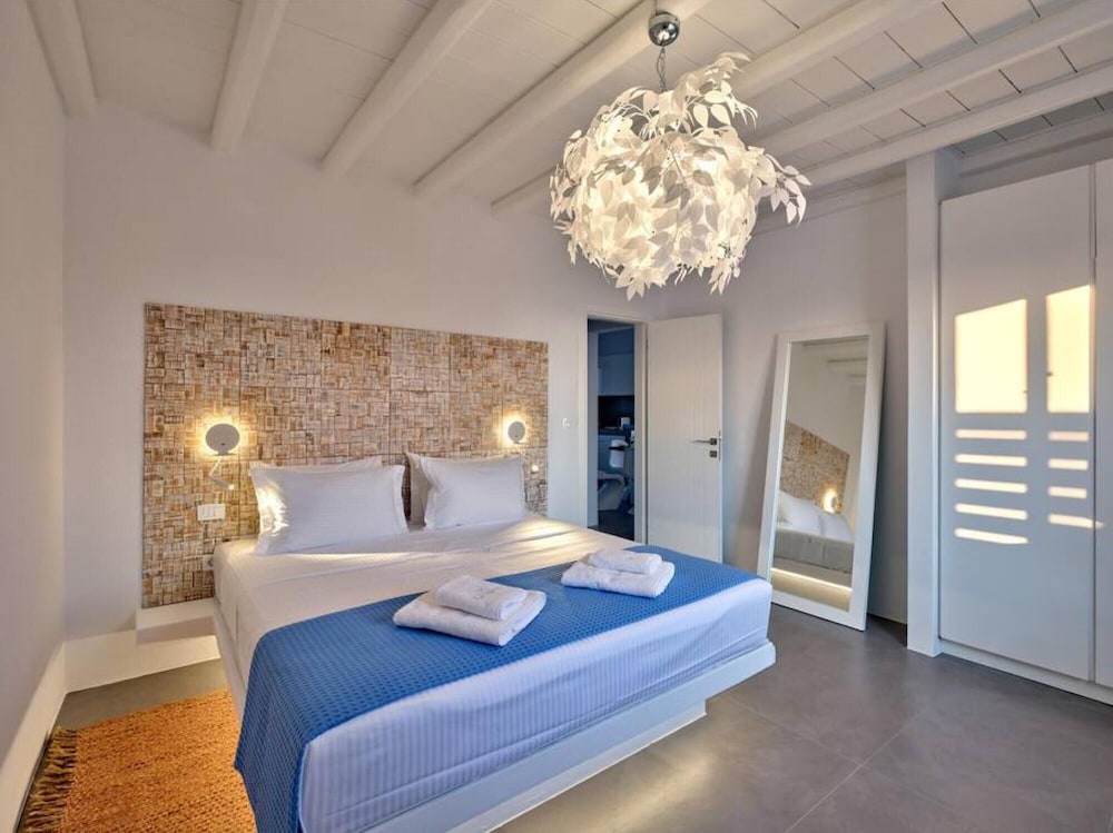 La Vitalite Luxury Villa in Paros view 2