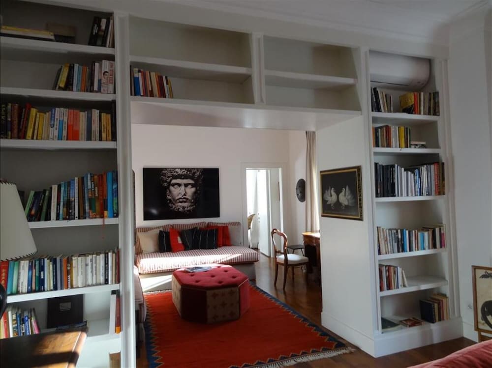 La Camelia an Elegant and Extravagant 2 Bedroom Apartment