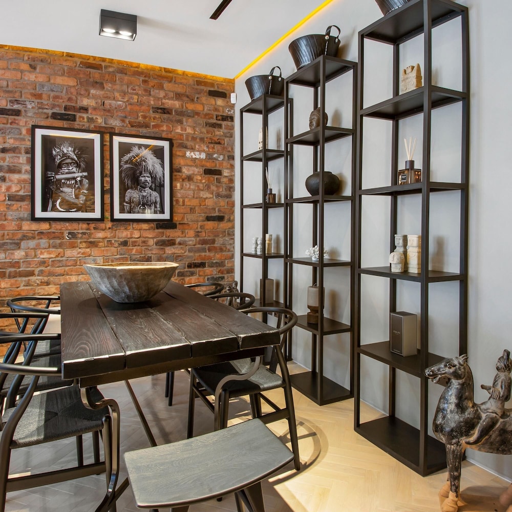 Luxurious Mews House in Pavilion Road - 3 Bedroom
