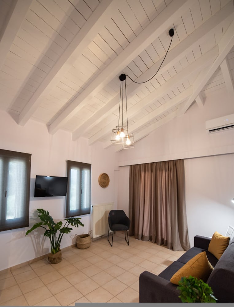 Drakatos Apartment 1B Z