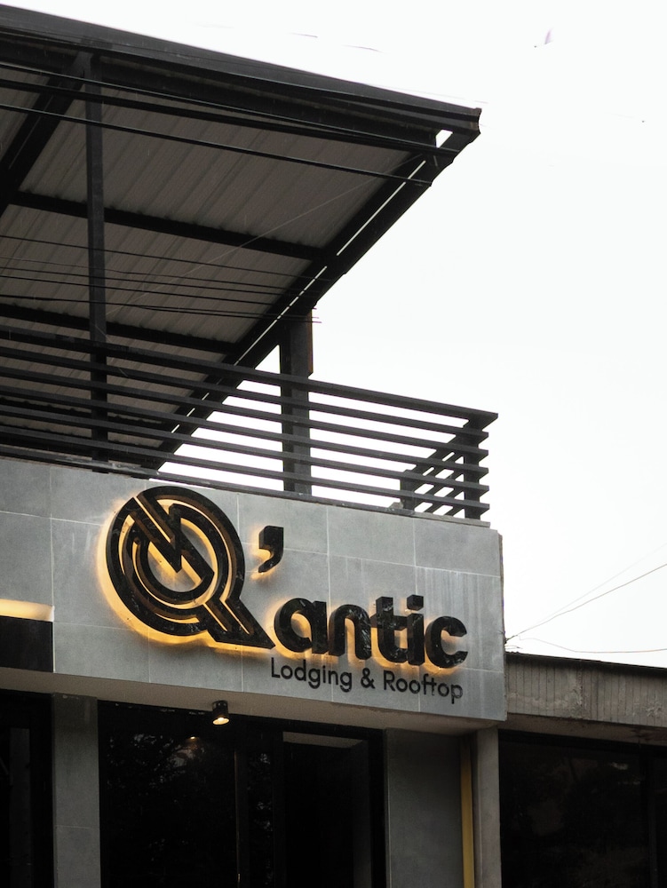 Qantic Lodging & Rooftop