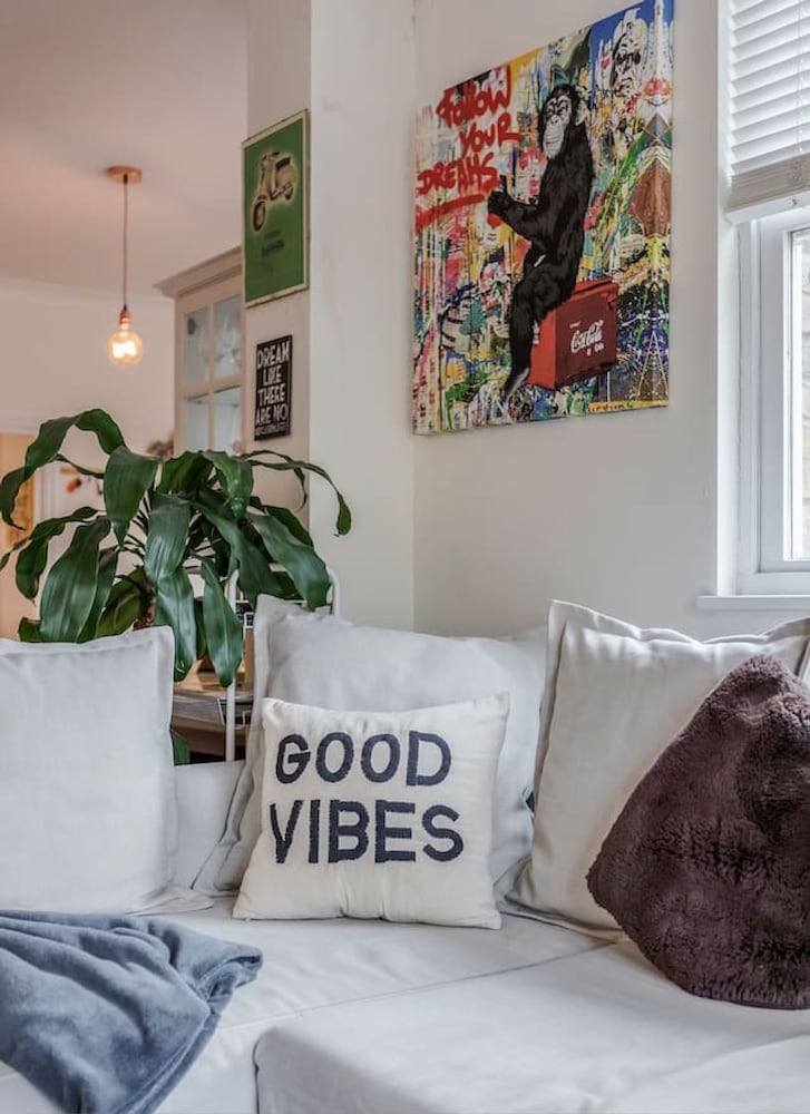 Elegant 1BR Apartment in Kensington With Balcony