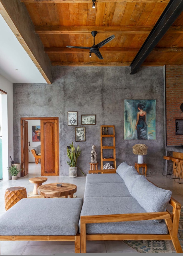 Villa Maje by Alfred in Bali - Tropical 3BD Villa w Pool Near Batu Belig Beach