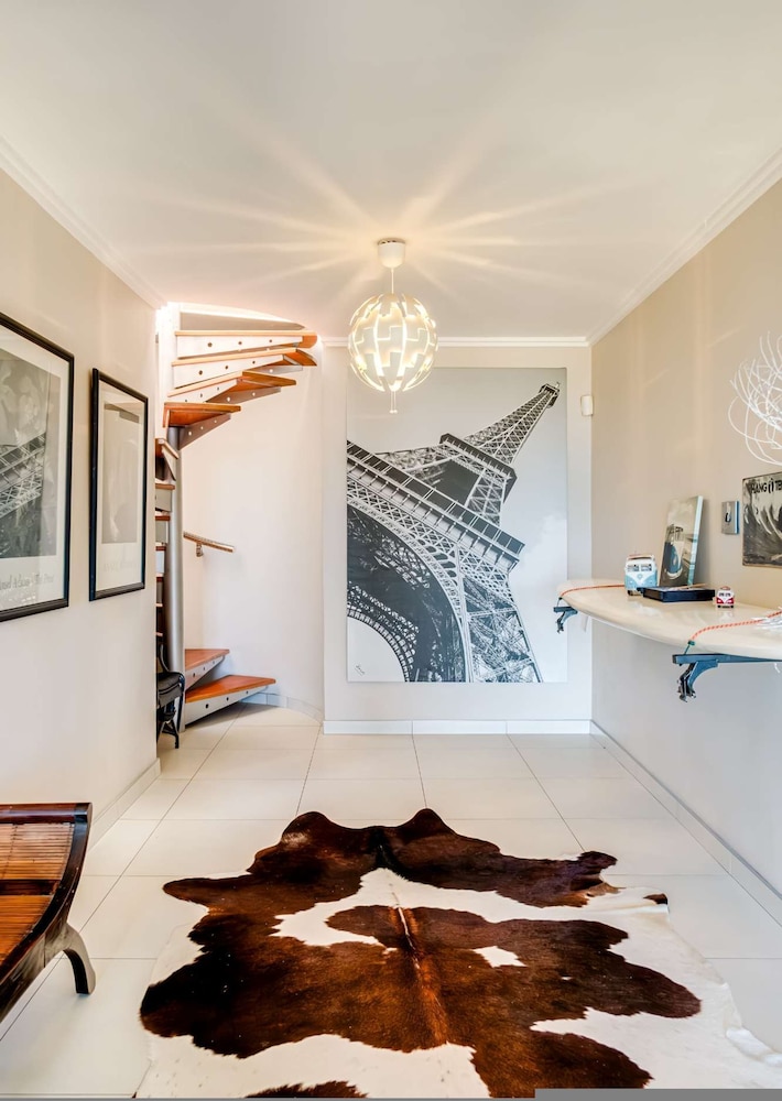 Refined Comfort and Scenic Beauty at Aviewor2