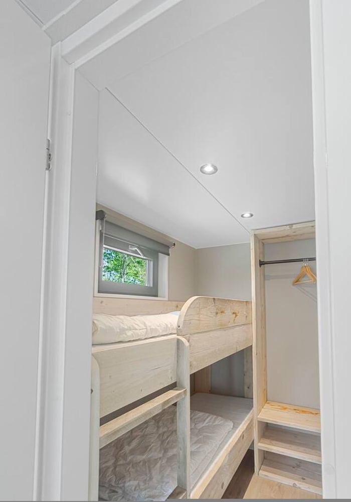 Fokke Sleat Houseboat