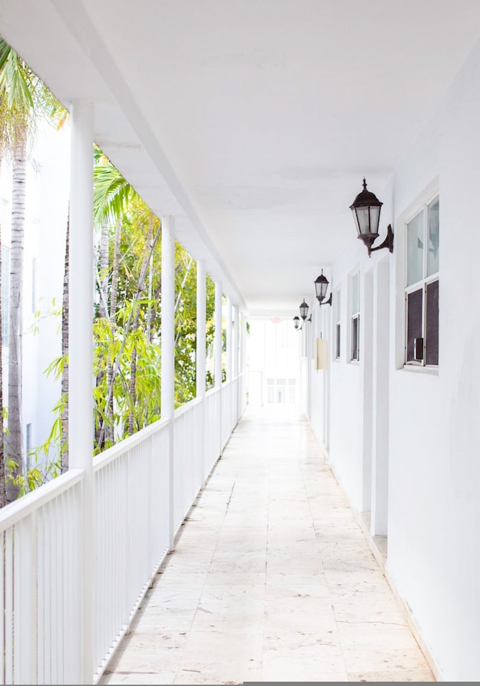 Spacious Apt in the Heart of South Beach