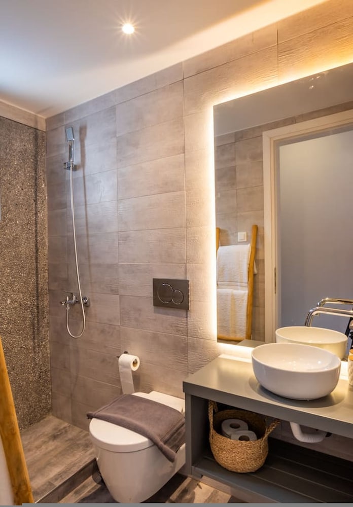 Yploui Suites 1 in Kira Panagia
