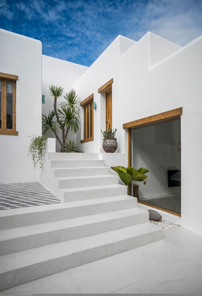 Villa Oasi 1 by Alfred in Bali - Brand New Tropical Luxury 3 BR Bingin Beach