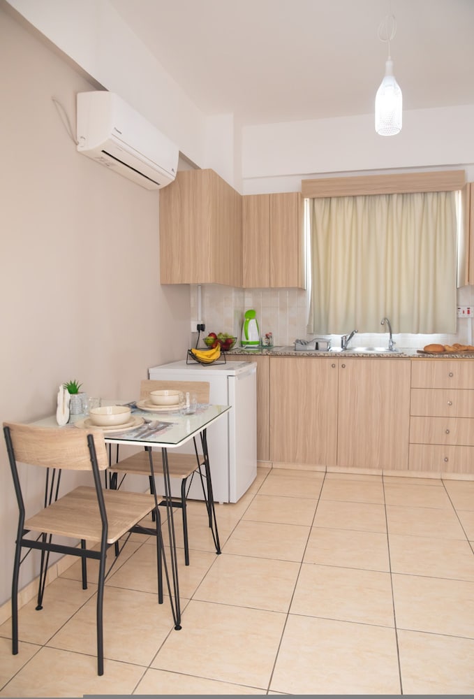 Valentina Apartments Central Paphos Beach Stay 2