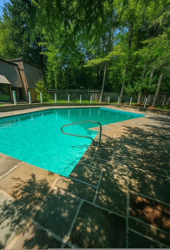 Modern Vintage Retreat W Pool Tennisball Court
