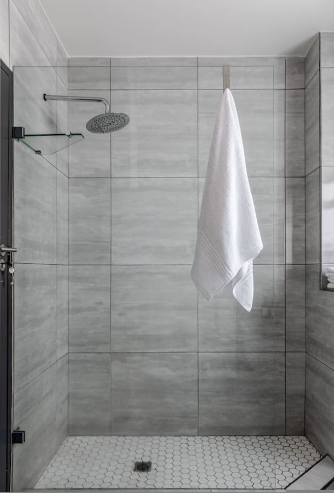 Sea-facing Apartment at Adelphi Galleria Seapoint