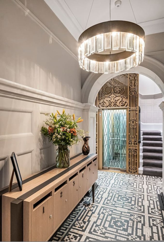Mayfair Home Private Parking Central AC