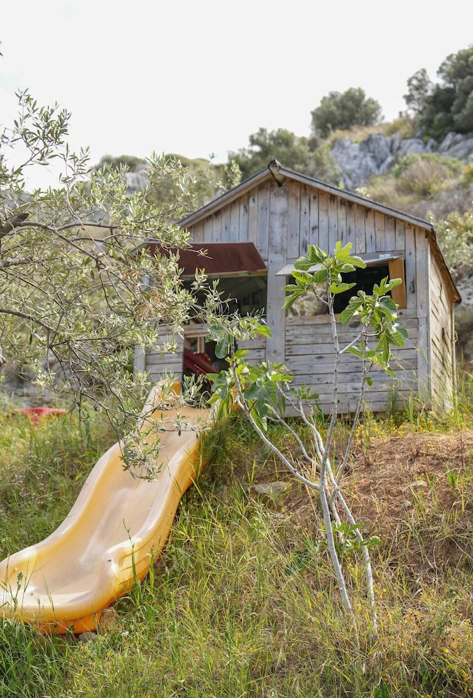 Oliva Emerald Eco - Secluded Off-grid Vineyard Villa