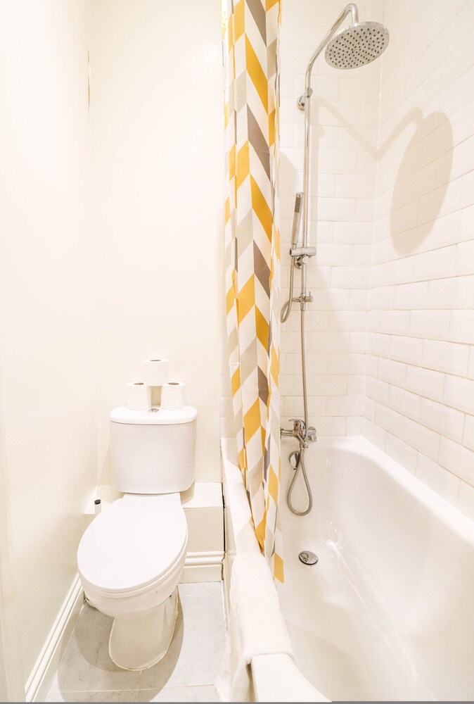 Right by Oval Station - 2 bed Flat Free Wifi