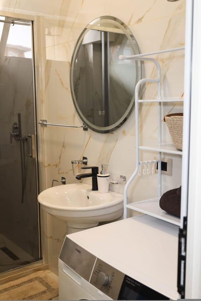 Kron s Apartment in Shkod r