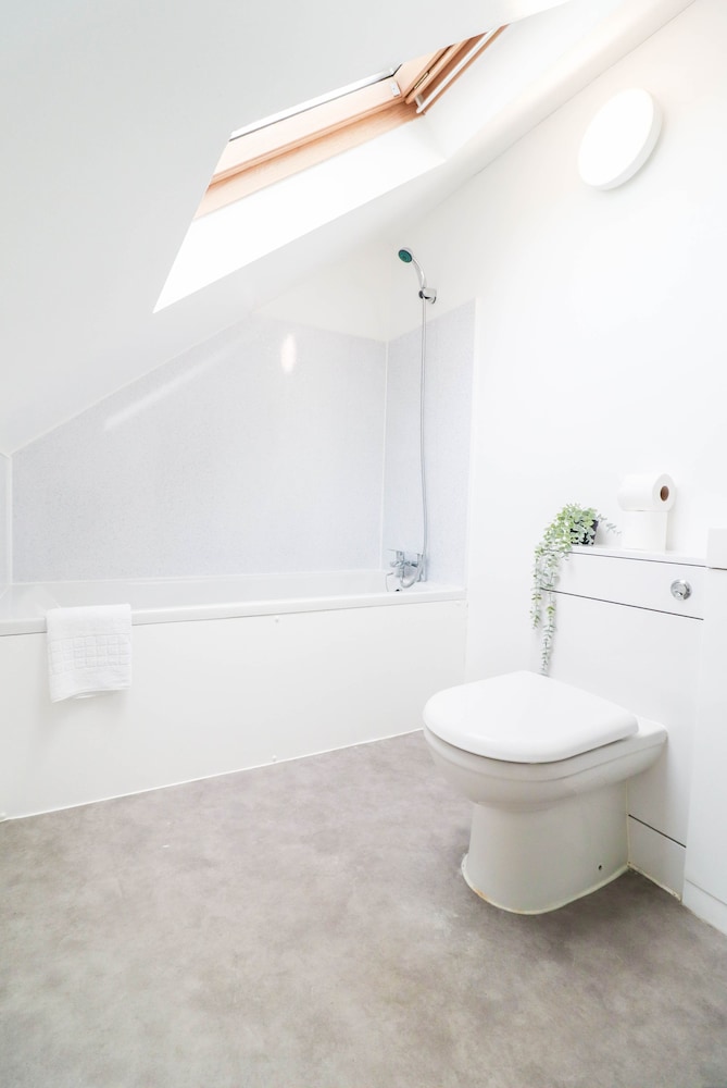 Cosy and Bright 1-bedroom Stay