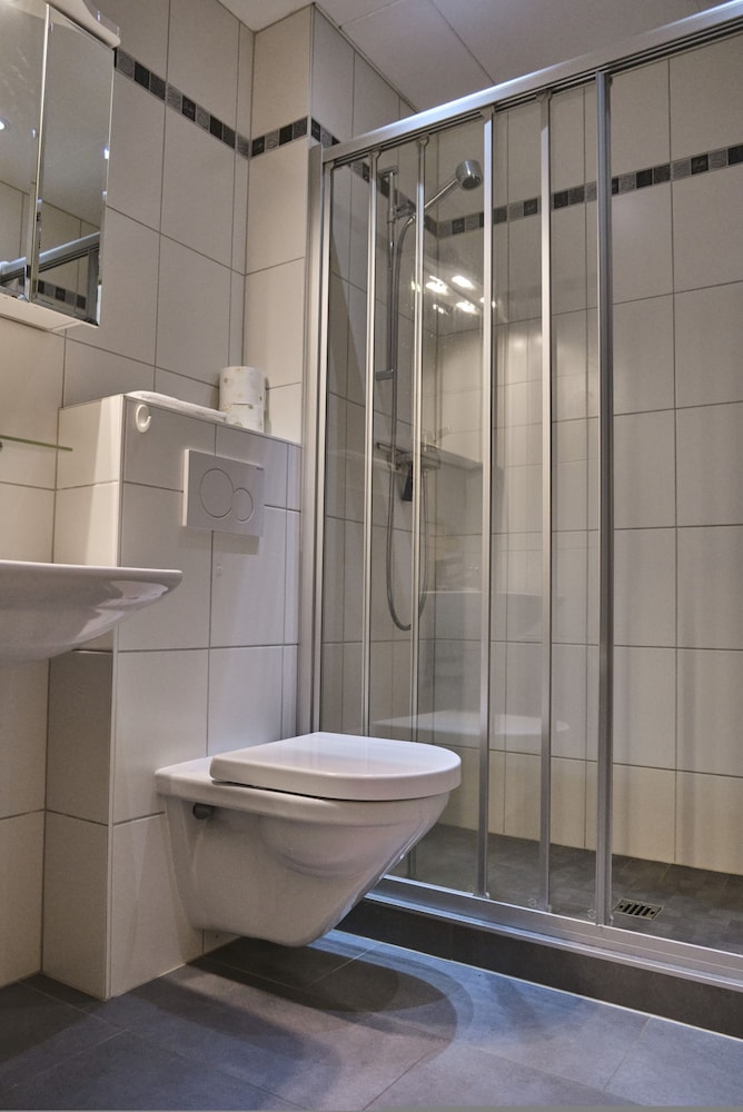 Cosy Apartment in the Centre of Town With Views and Parking