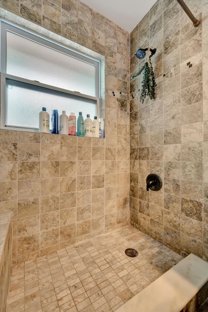 Dolphin Suite 2B Pet Friendly Waterfront Dock