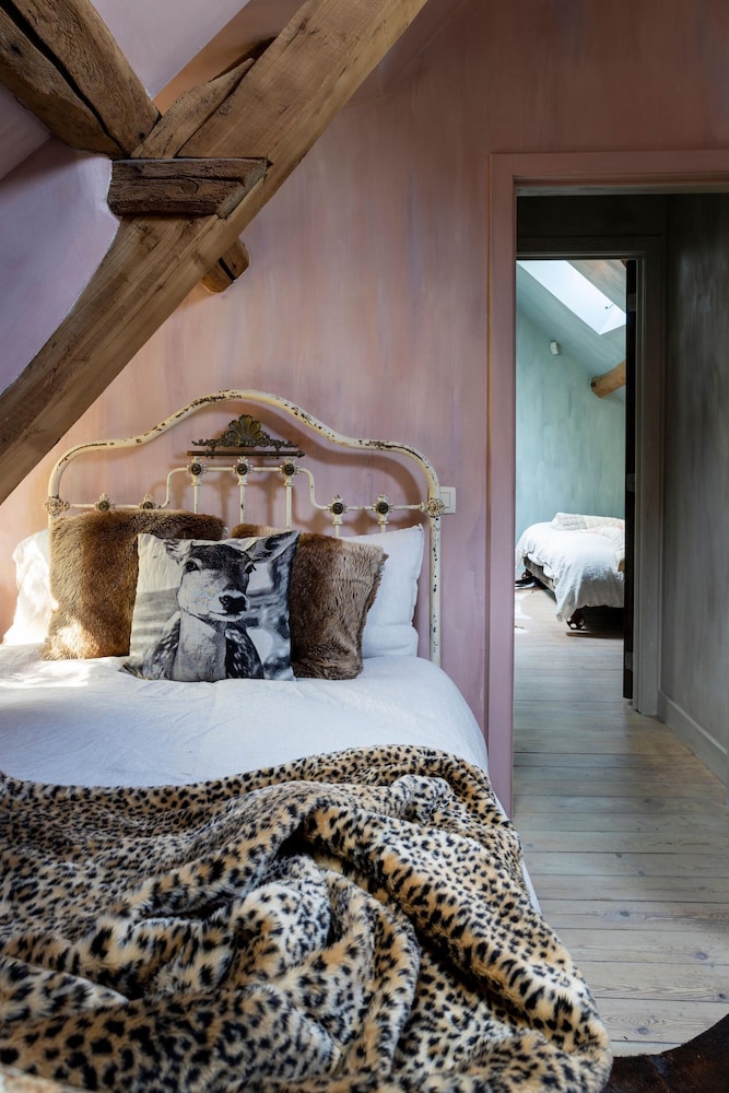 La Petite For t Antique Countryside Greenhouse