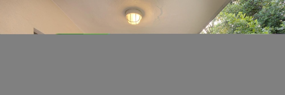 CCC Clean Cozy Convenient Studio in Buckhead w Free Parking view 5