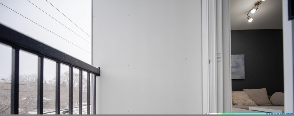 Upscale 2 Bedroom Townhouse Near Uofm IG Field - Image 5