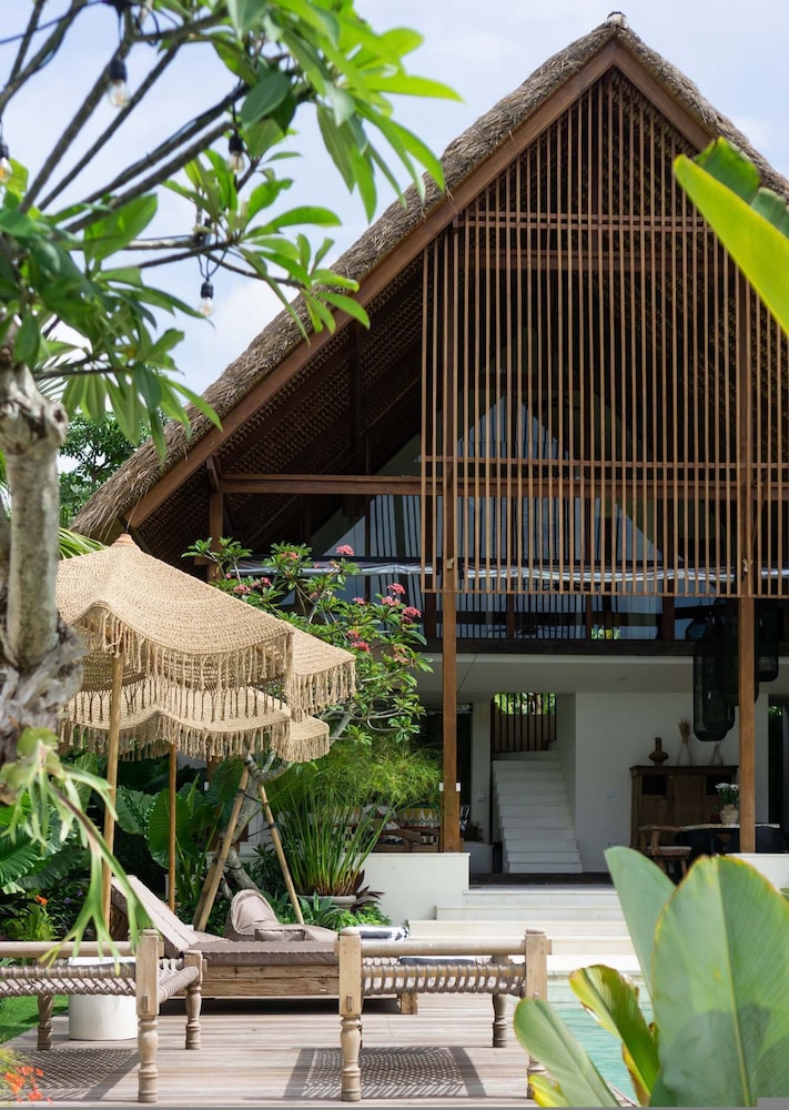 Villa Chempaka by Alfred in Bali - New Luxe Tropical 4BR Dream Villa in Canggu