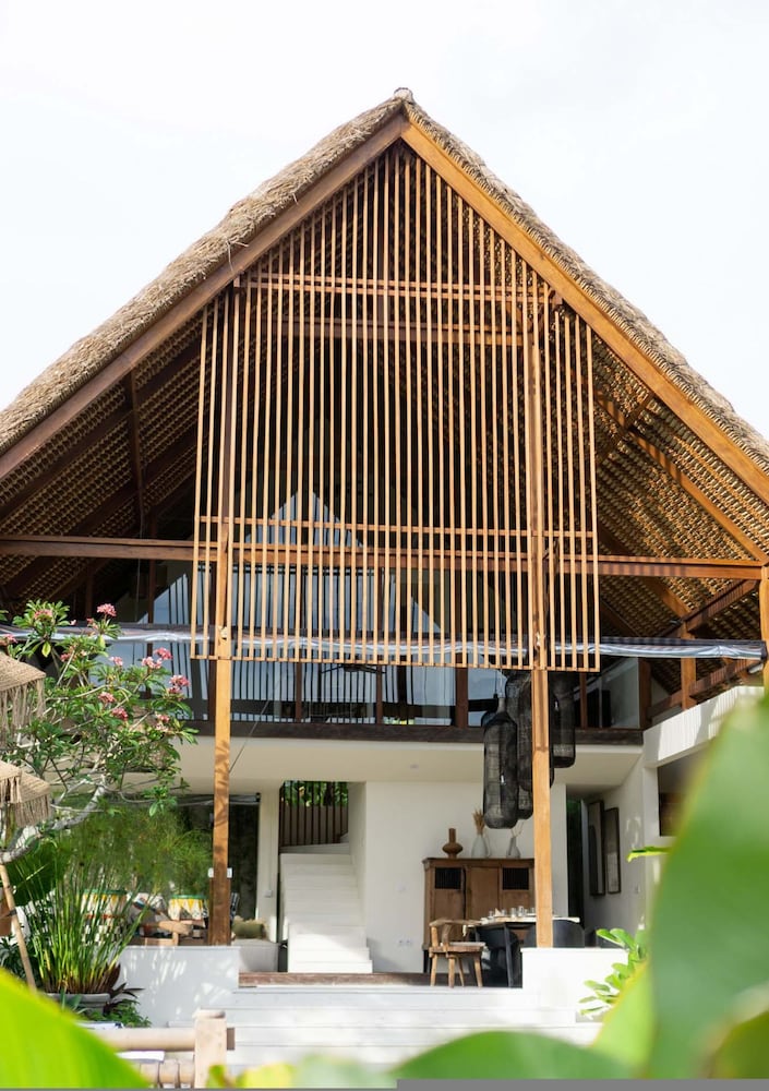 Villa Chempaka by Alfred in Bali - New Luxe Tropical 4BR Dream Villa in Canggu