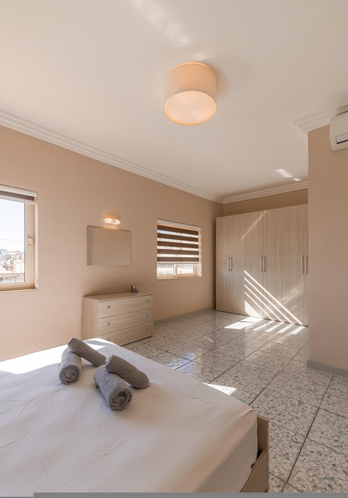 Large Sea View 2BR Apartment