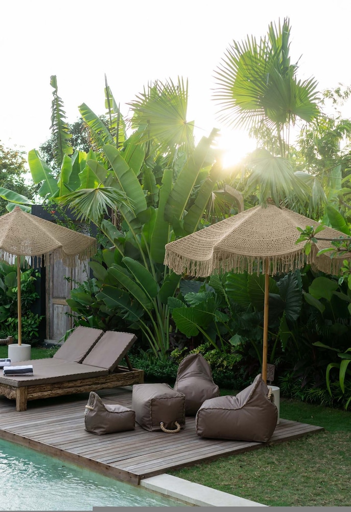 Villa Chempaka by Alfred in Bali - New Luxe Tropical 4BR Dream Villa in Canggu