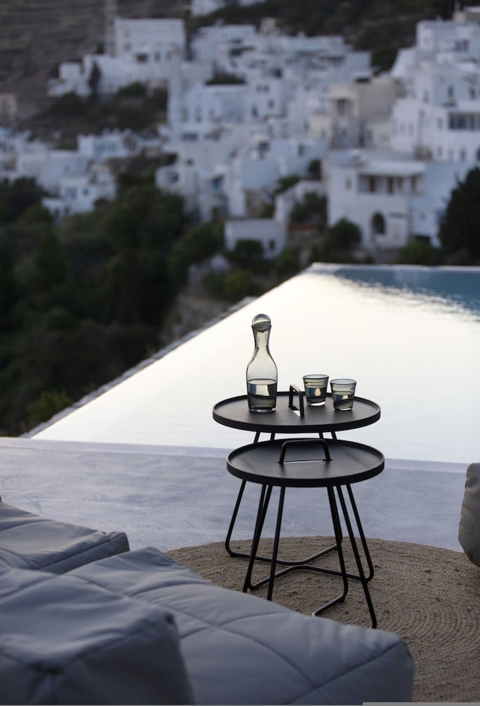 Houses G Y in Kardiani Tinos
