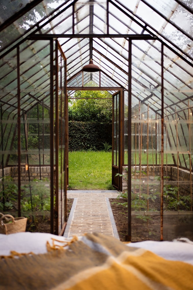 La Petite For t Antique Countryside Greenhouse