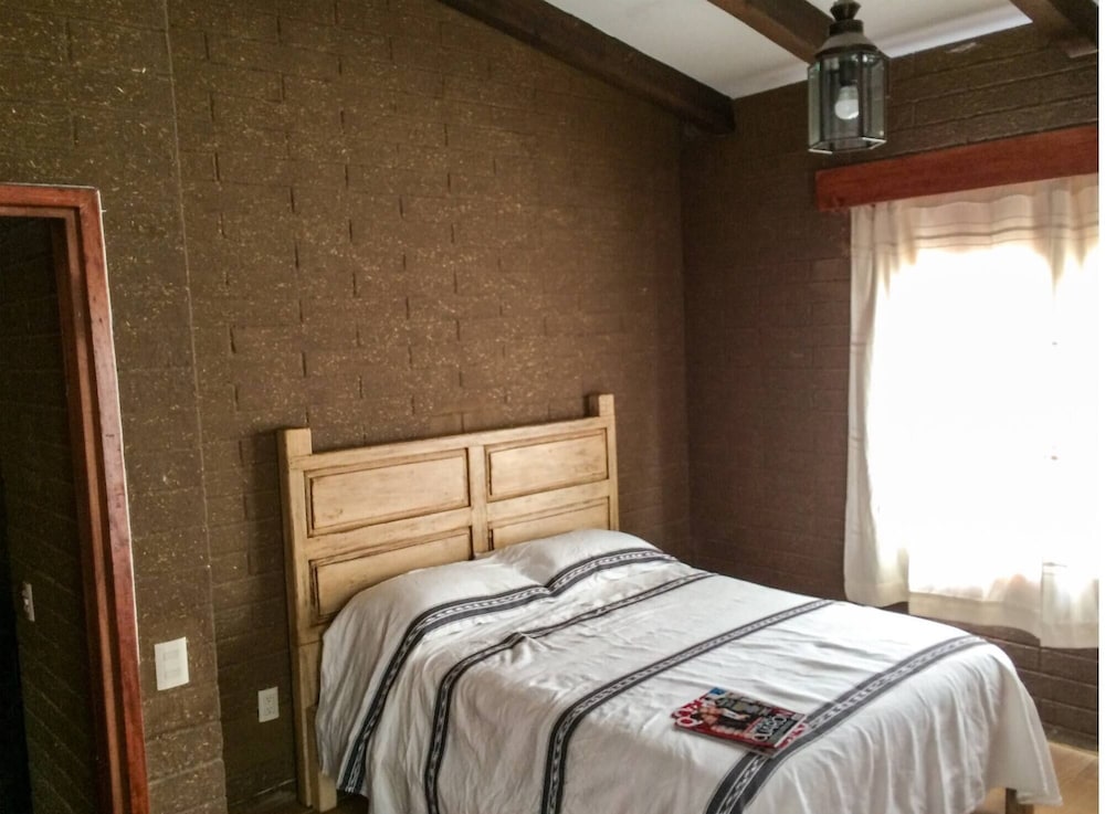 Beautiful Cabin Downtown Tapalpa Oven Mud Barbecue Grill 4 Room 12 ppl TV Wifi view 3