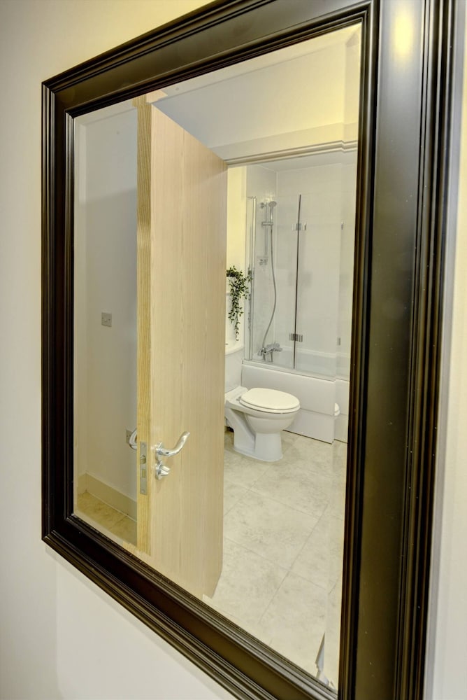 Lovely Flat in Kiln Close With Free Parking