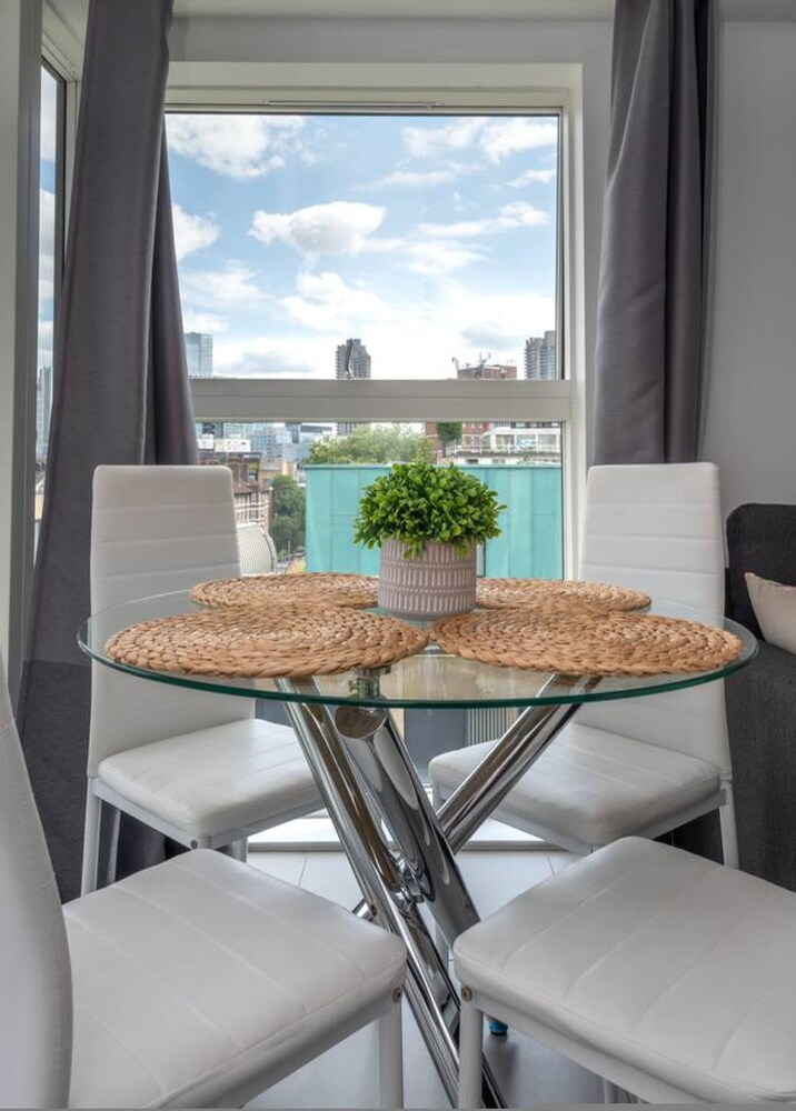 Old Street - Sleek Apartment