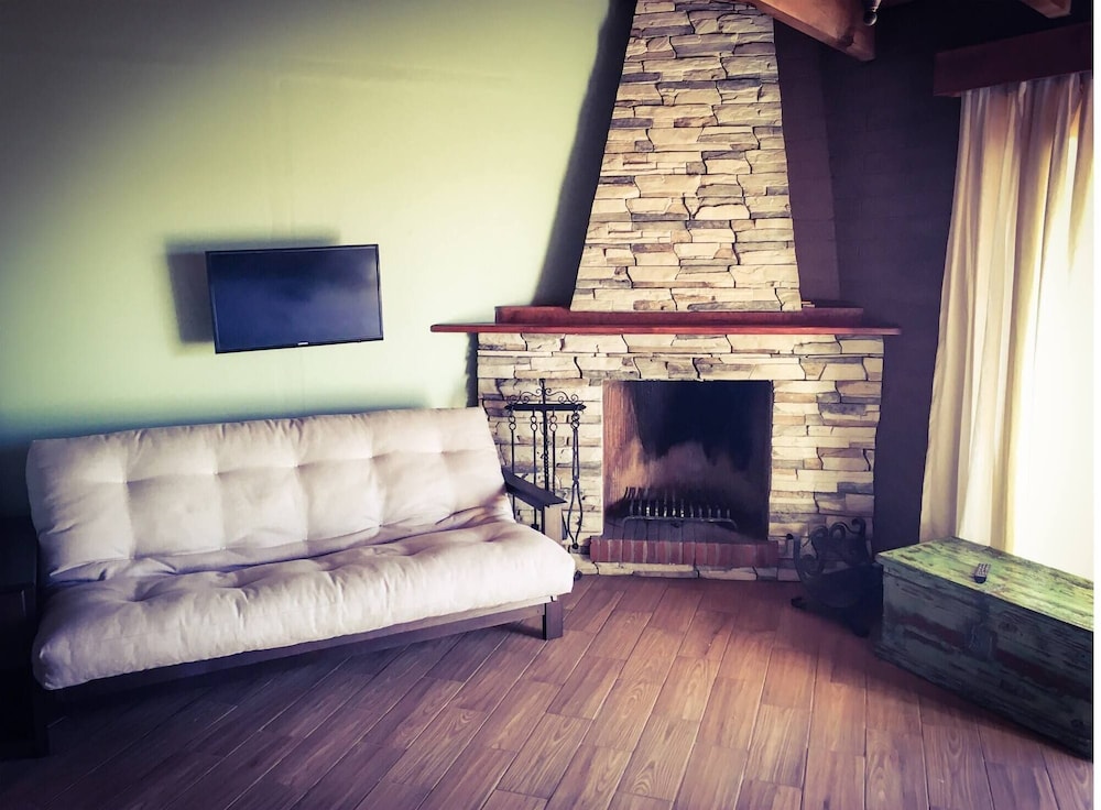 Beautiful Cabin Downtown Tapalpa Oven Mud Barbecue Grill 4 Room 12 ppl TV Wifi view 5
