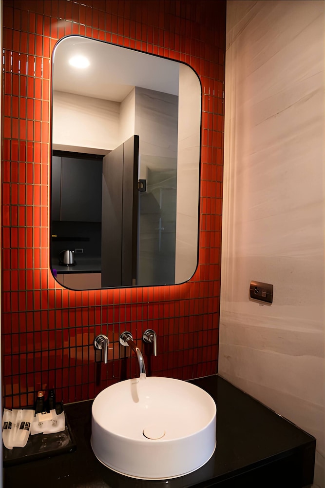 Elegant Room With Roof Top Pool - Best In Pattaya
