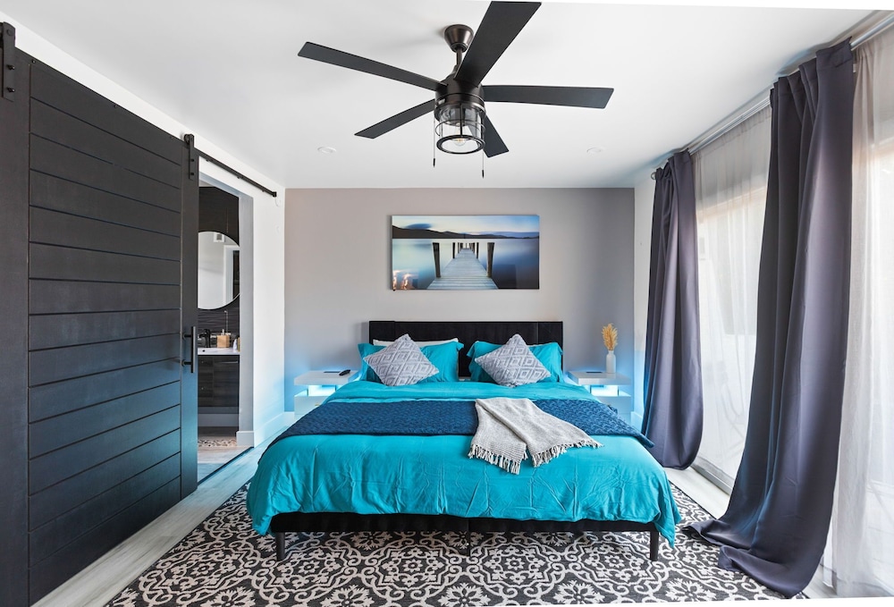 Excellent Location 4 Rooms HOME - 8 min to STRIP and 5 minutes LV CONVENTION - Image 2