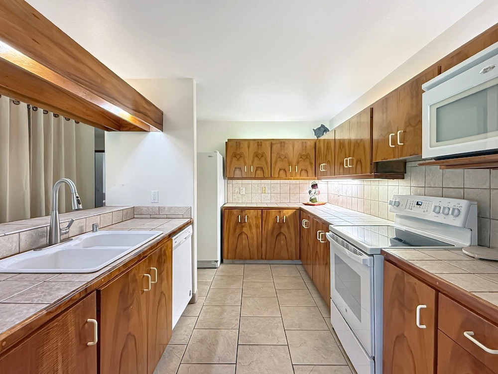 Large 3BR + Loft at Kanaloa Pools, Golf Views & Prime Keauhou Location