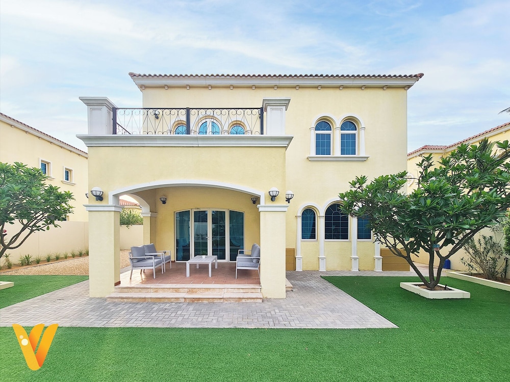 Venduras- Luxe 3BR Villa Jumeirah Park