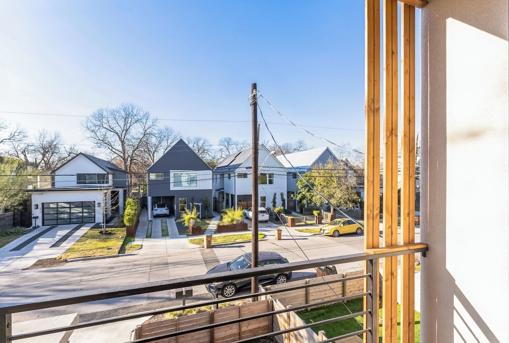 Chic Austin Getaway Brand New w/ Rooftop Patio! - Image 5