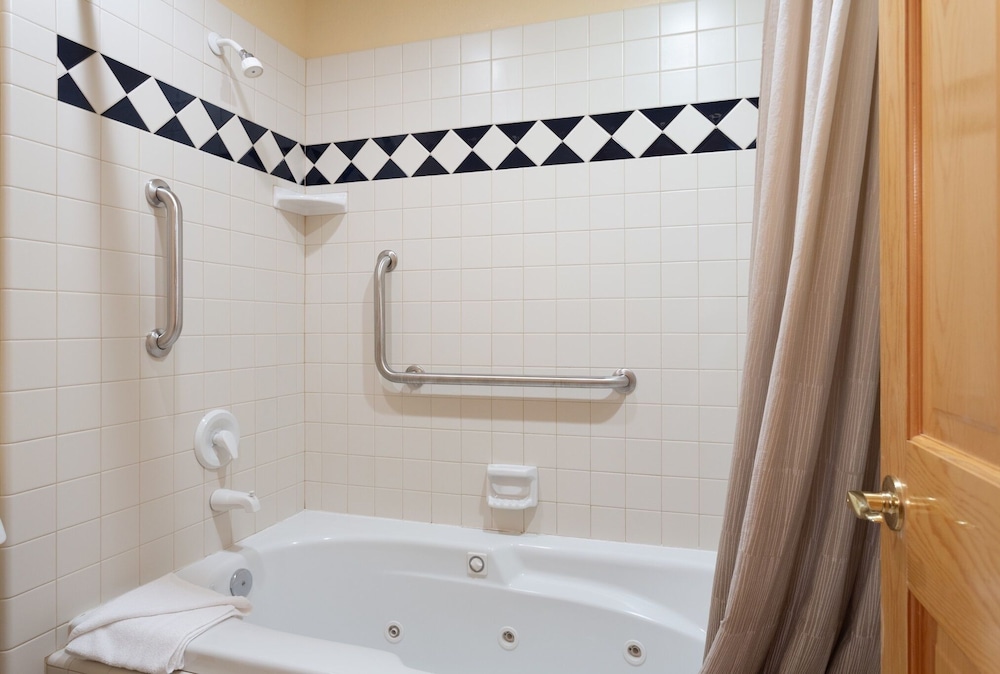 Bristlecone at Deer Valley Resort - Three Bedroom Condo with Hot Tub #101 3 Condo