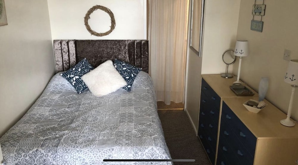 Stunning Beach Front Apartment in Caswell Swansea view 3
